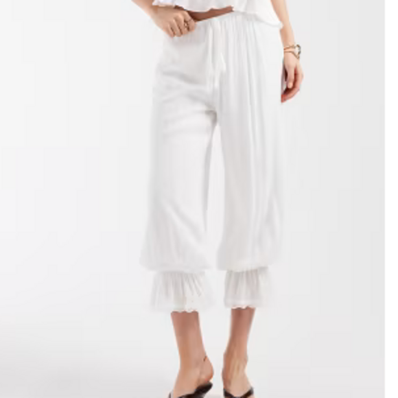 Motel Pants - Motel Basma bloomer pants in white - part of a set